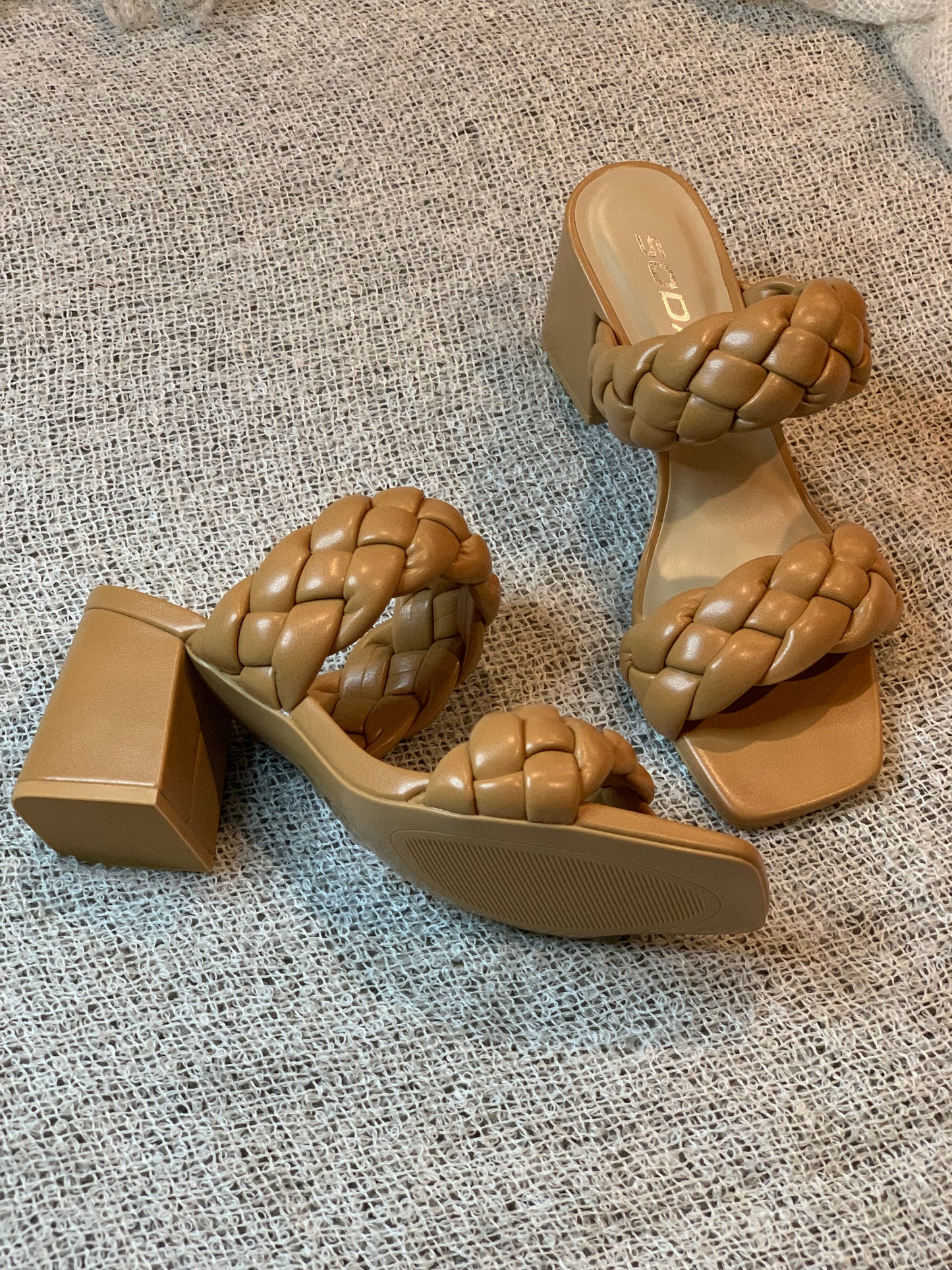 BRAIDED CHUNKY HEEL CAMEL