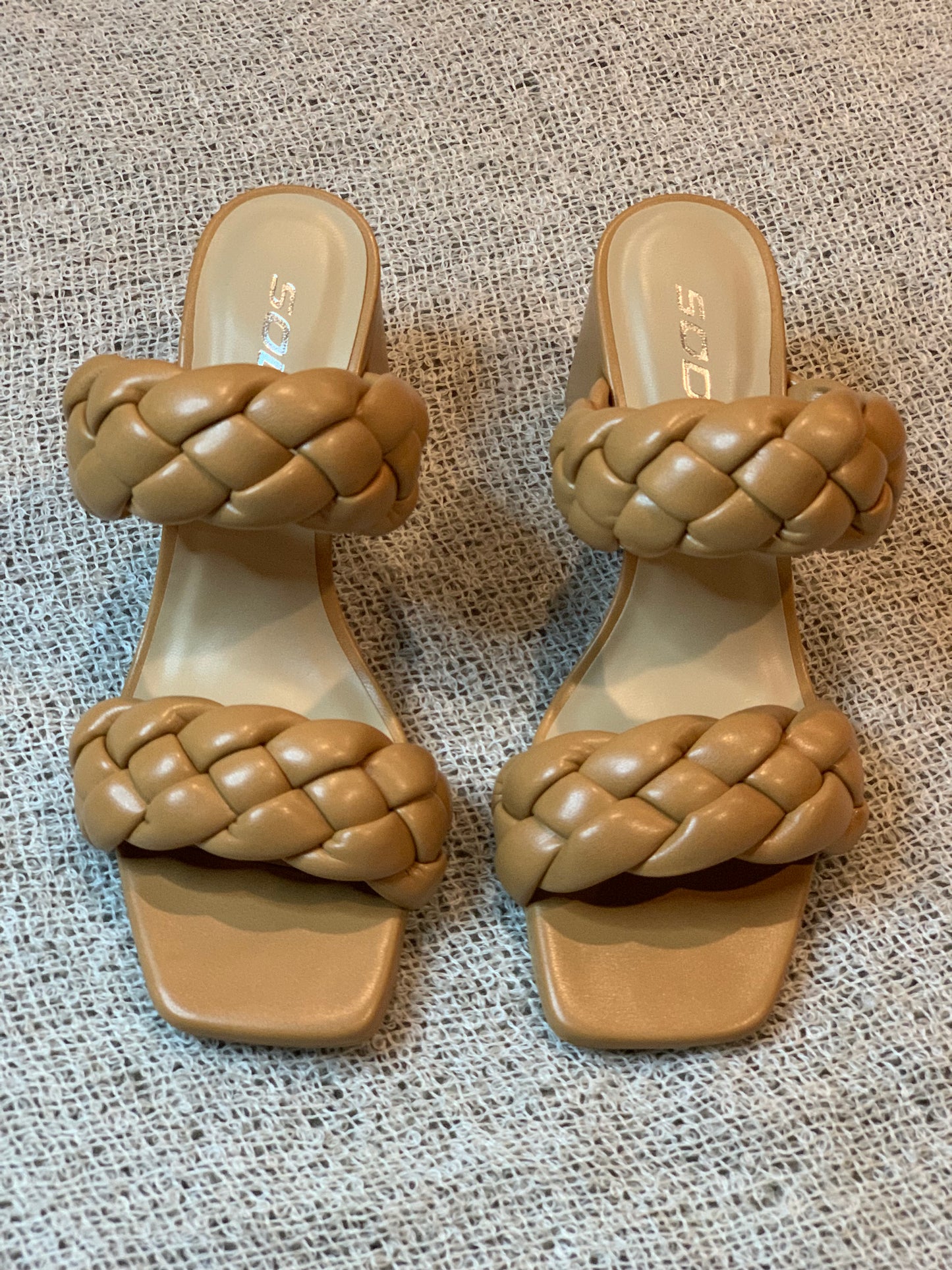 BRAIDED CHUNKY HEEL CAMEL