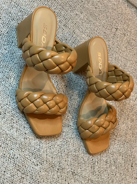 BRAIDED CHUNKY HEEL CAMEL